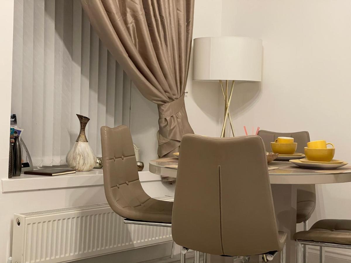 Hla Holytown Lejlighed Mossend Eksteriør billede